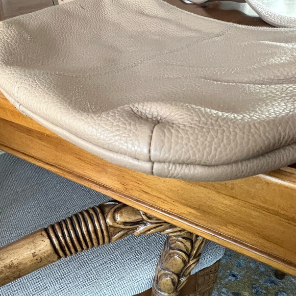 Tan soft pebbled leather hobo crossbody purse - Picture 7 of 8